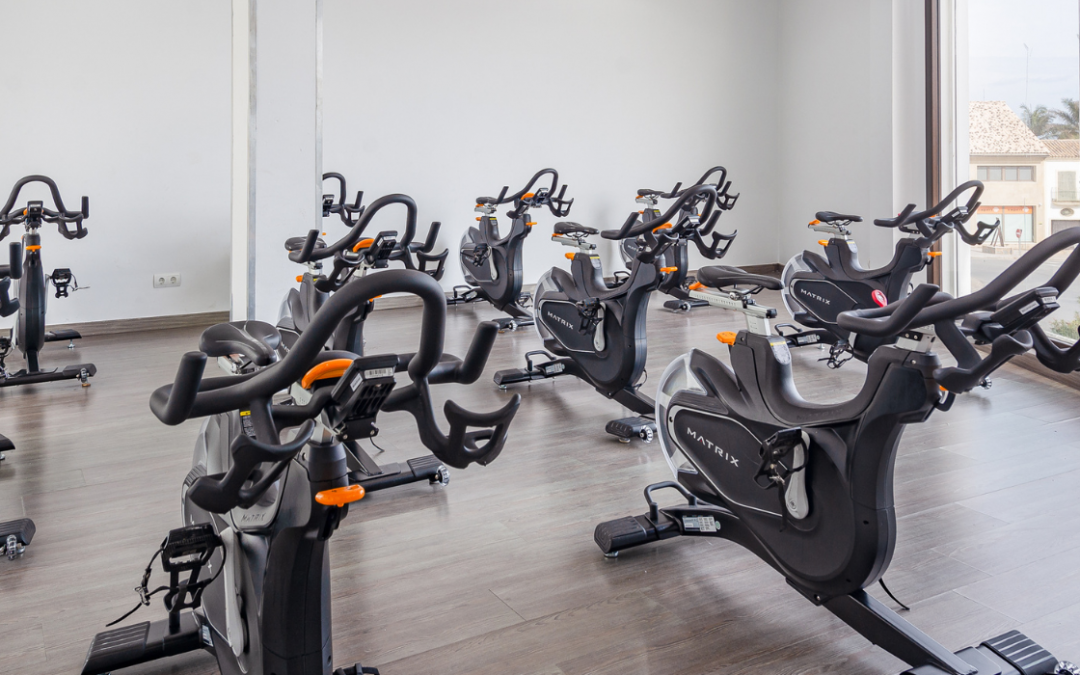 Rutina completa para principiantes en el gimnasio (plan de 4 semanas)
